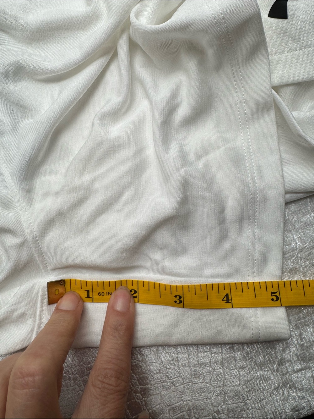 Under Armour Women’s Size Large Athletic White Shorts - Picture 7 of 8